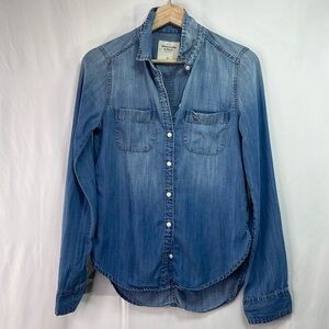 🧢 Abercrombie and Fitch Lyocell blue denim look blouse
